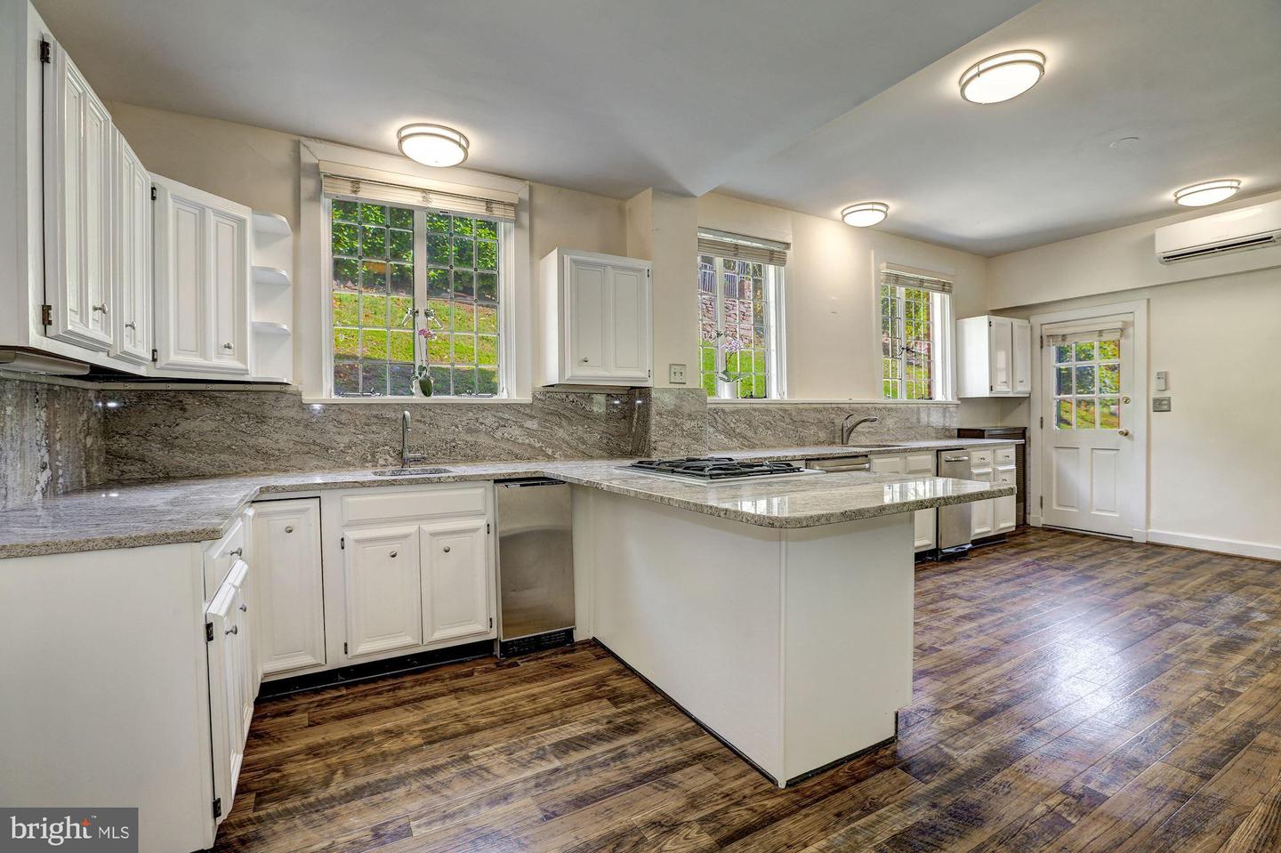 2701 32ND ST NW, WASHINGTON, District Of Columbia 20008, 5 Bedrooms Bedrooms, ,5 BathroomsBathrooms,Residential,For sale,2701 32ND ST NW,DCDC2051864 MLS # DCDC2051864
