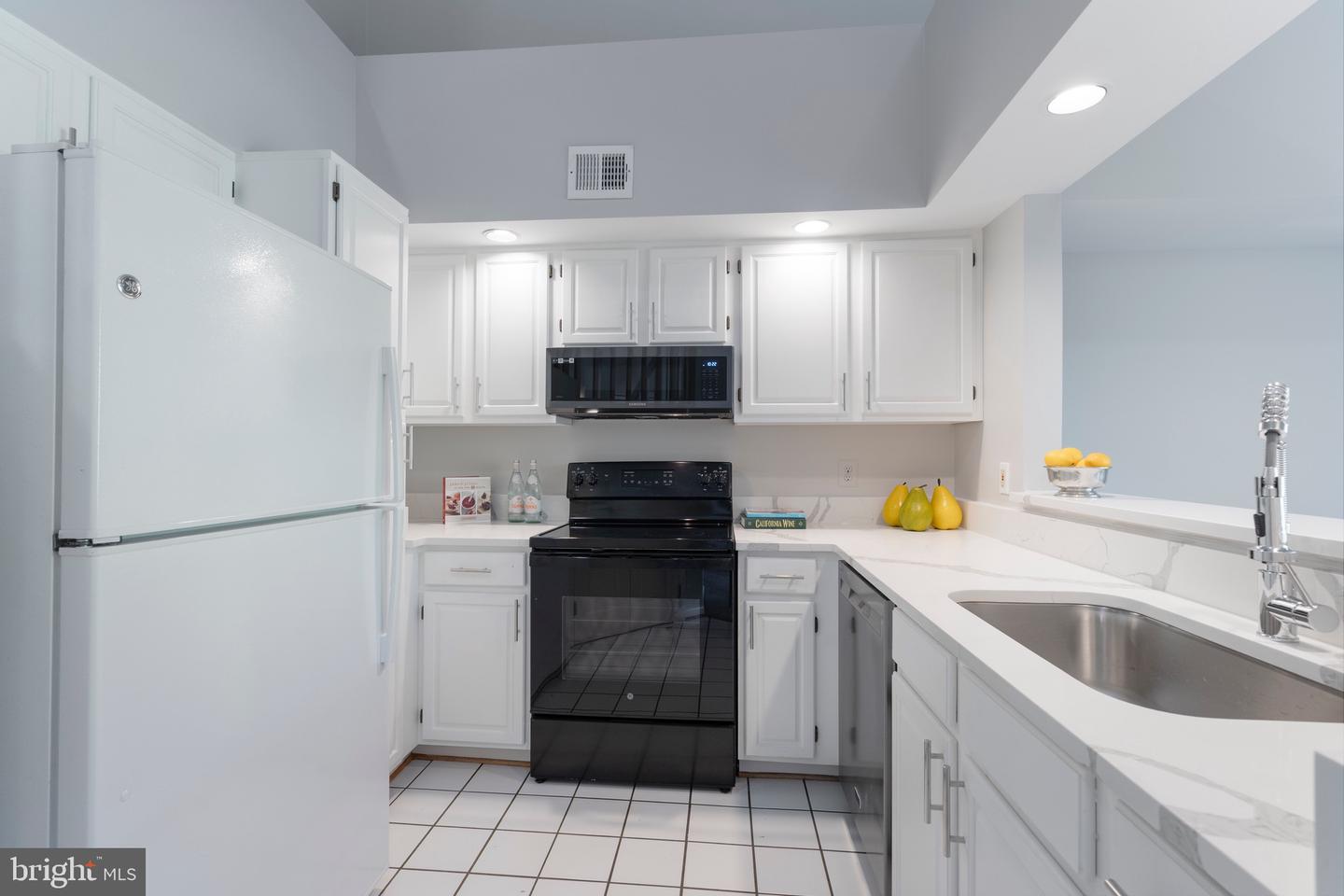 7014 ELLINGHAM CIR #F, ALEXANDRIA, Virginia 22315, 2 Bedrooms Bedrooms, ,2 BathroomsBathrooms,Residential,For sale,7014 ELLINGHAM CIR #F,VAFX2223736 MLS # VAFX2223736
