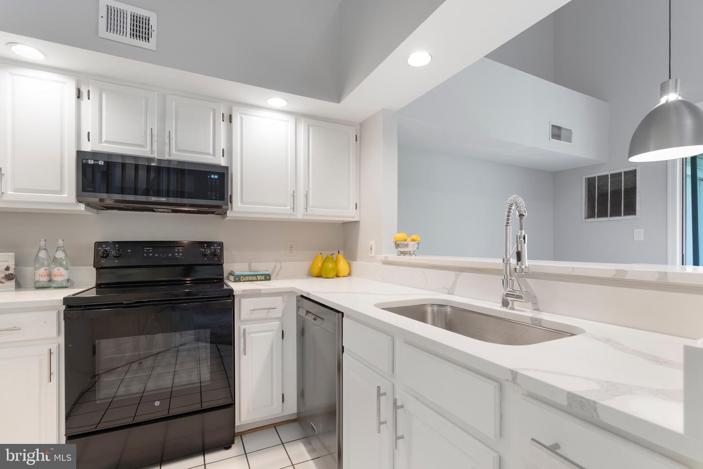 7014 ELLINGHAM CIR #F, ALEXANDRIA, Virginia 22315, 2 Bedrooms Bedrooms, ,2 BathroomsBathrooms,Residential,For sale,7014 ELLINGHAM CIR #F,VAFX2223736 MLS # VAFX2223736