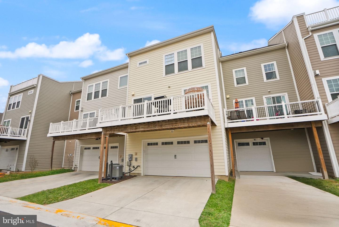 19298 FORKED CREEK TER, LEESBURG, Virginia 20175, 3 Bedrooms Bedrooms, ,3 BathroomsBathrooms,Residential,For sale,19298 FORKED CREEK TER,VALO2089894 MLS # VALO2089894