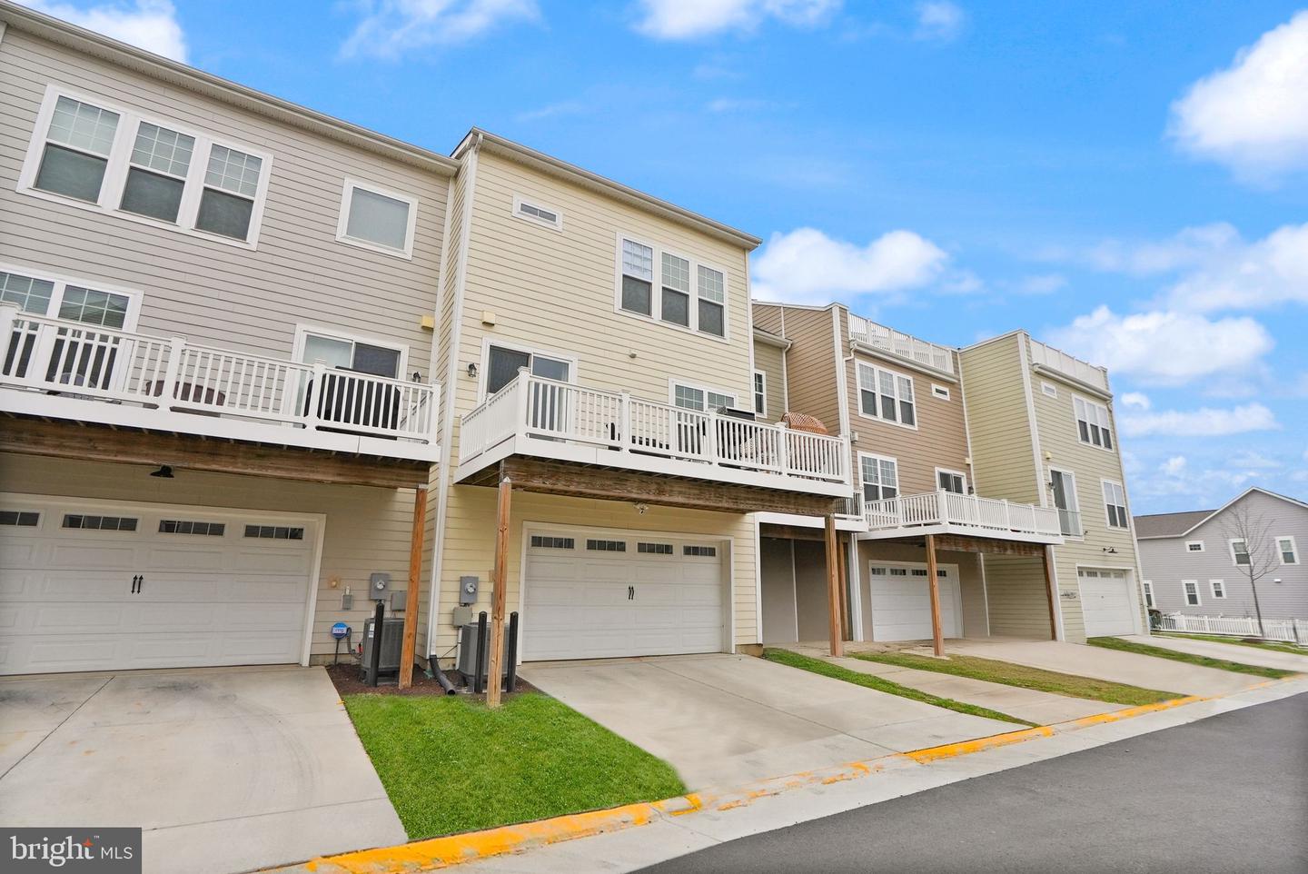 19298 FORKED CREEK TER, LEESBURG, Virginia 20175, 3 Bedrooms Bedrooms, ,3 BathroomsBathrooms,Residential,For sale,19298 FORKED CREEK TER,VALO2089894 MLS # VALO2089894