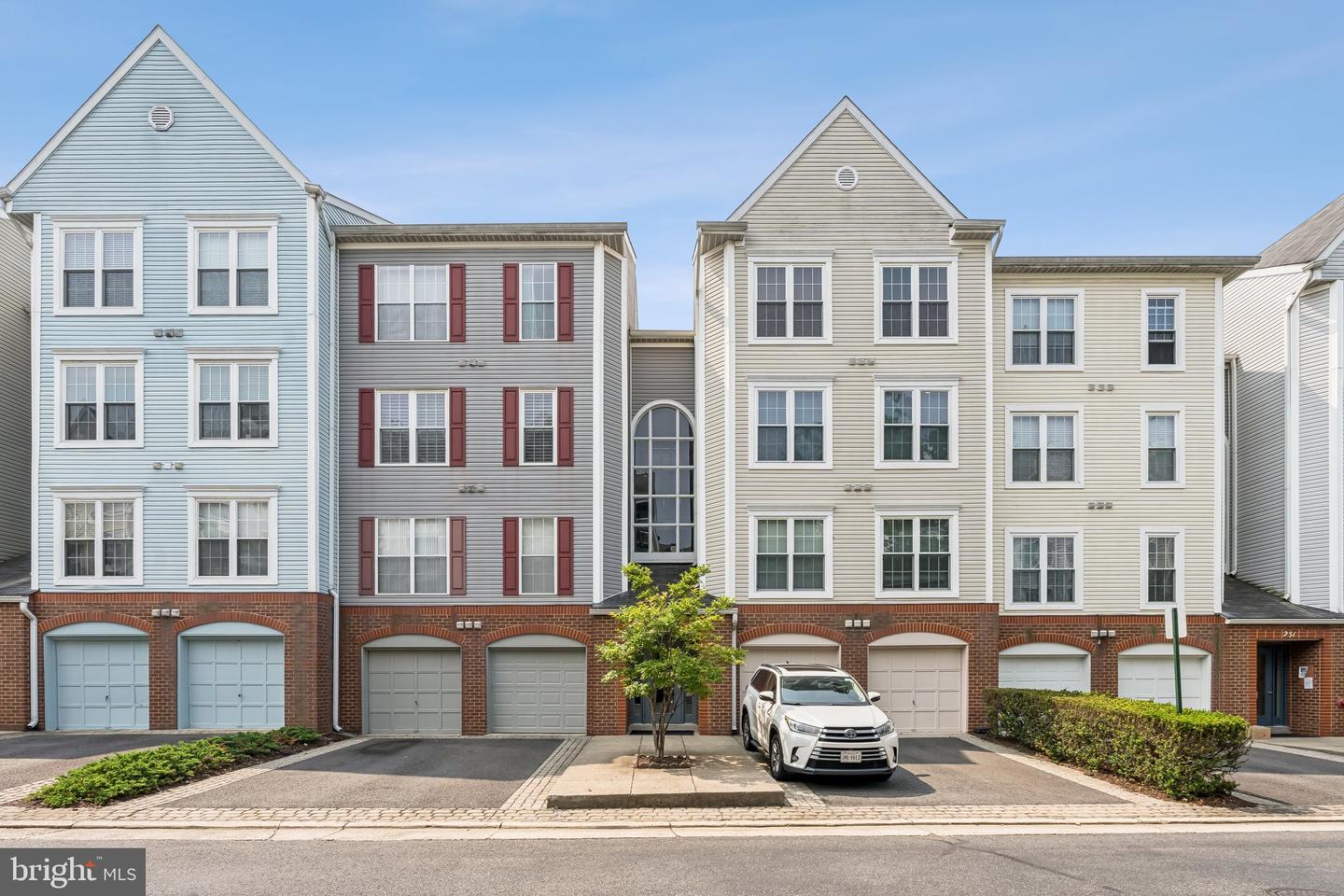 249 S PICKETT ST #302, ALEXANDRIA, Virginia 22304, 2 Bedrooms Bedrooms, ,2 BathroomsBathrooms,Residential,For sale,249 S PICKETT ST #302,VAAX2043156 MLS # VAAX2043156