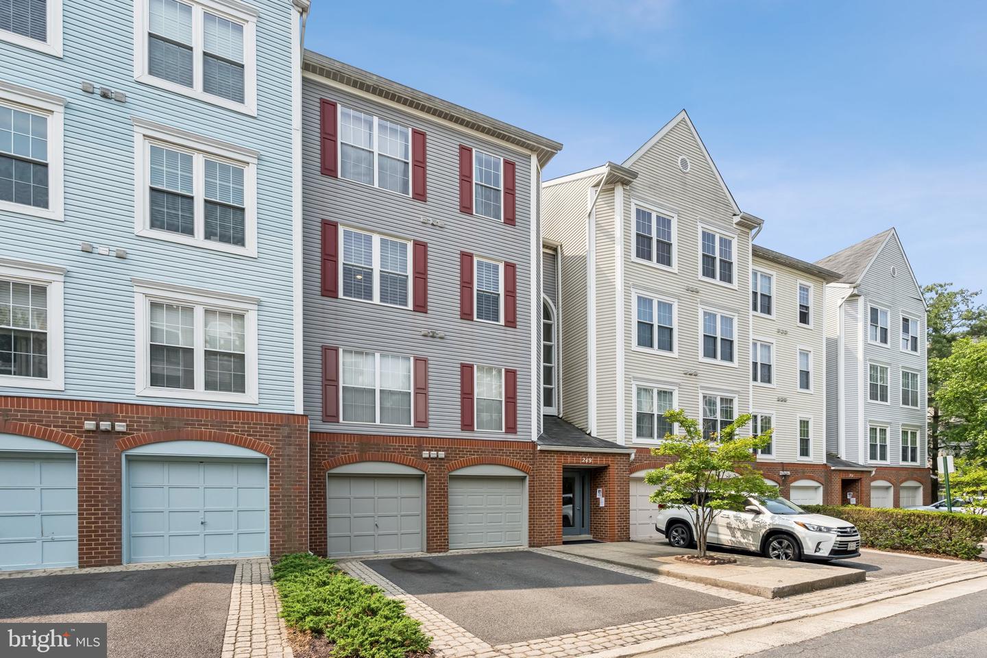 249 S PICKETT ST #302, ALEXANDRIA, Virginia 22304, 2 Bedrooms Bedrooms, ,2 BathroomsBathrooms,Residential,For sale,249 S PICKETT ST #302,VAAX2043156 MLS # VAAX2043156