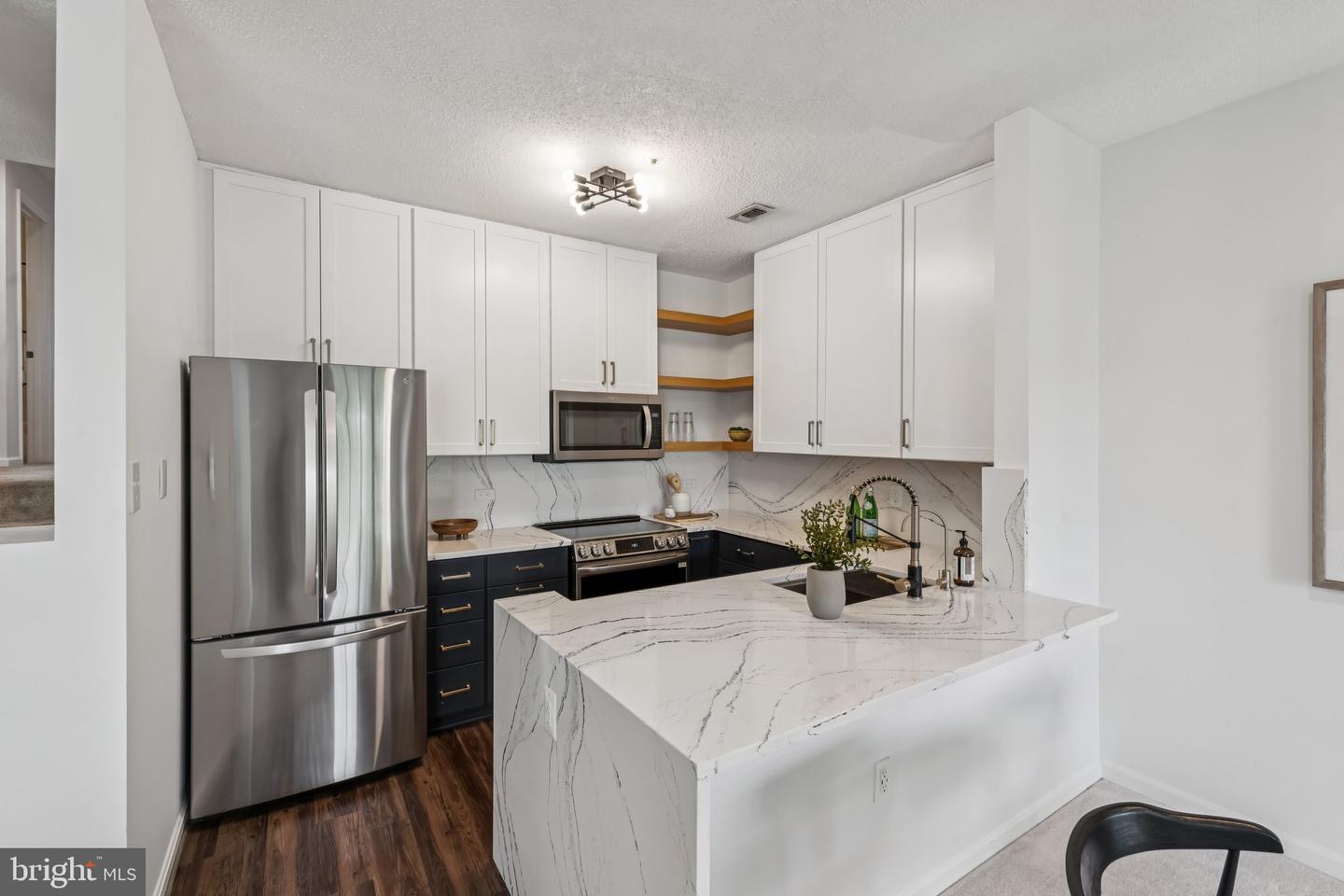 249 S PICKETT ST #302, ALEXANDRIA, Virginia 22304, 2 Bedrooms Bedrooms, ,2 BathroomsBathrooms,Residential,For sale,249 S PICKETT ST #302,VAAX2043156 MLS # VAAX2043156