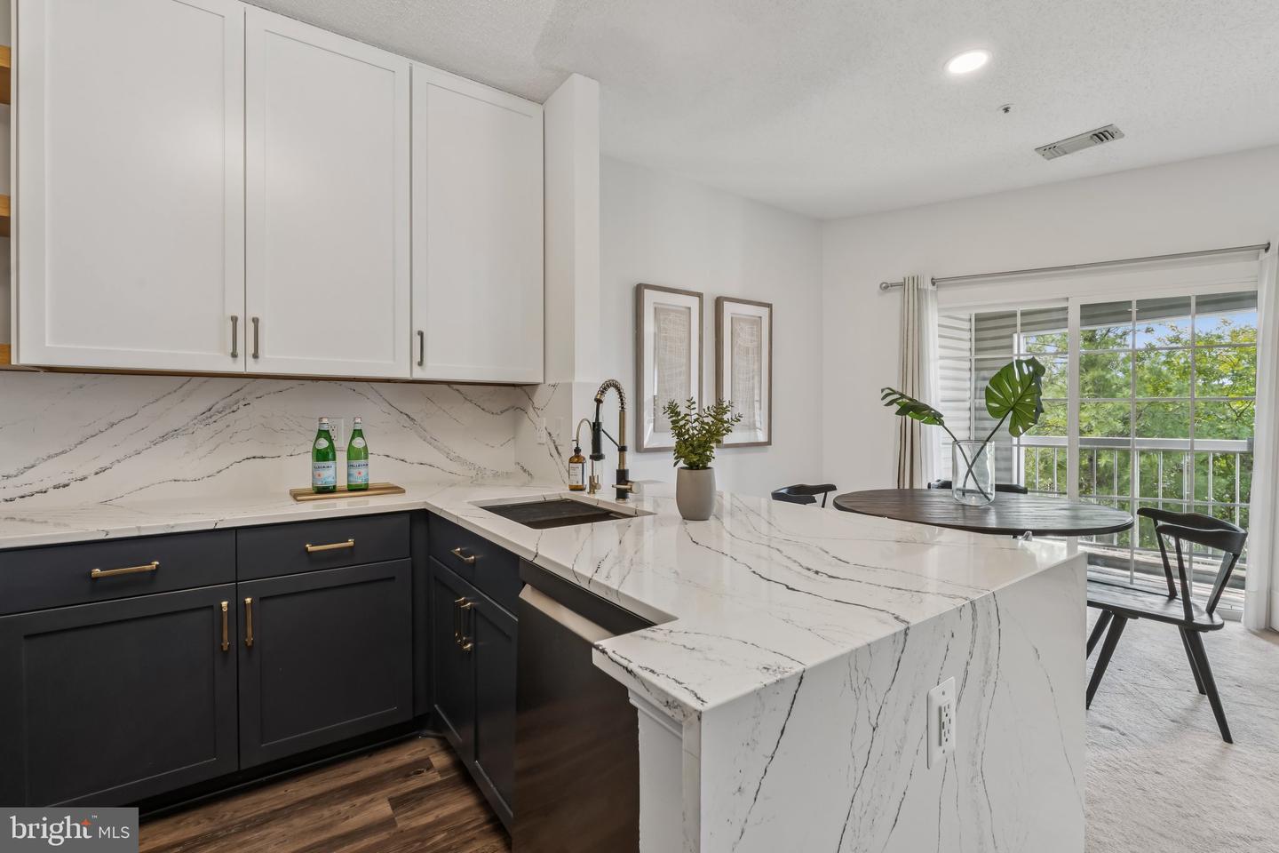 249 S PICKETT ST #302, ALEXANDRIA, Virginia 22304, 2 Bedrooms Bedrooms, ,2 BathroomsBathrooms,Residential,For sale,249 S PICKETT ST #302,VAAX2043156 MLS # VAAX2043156