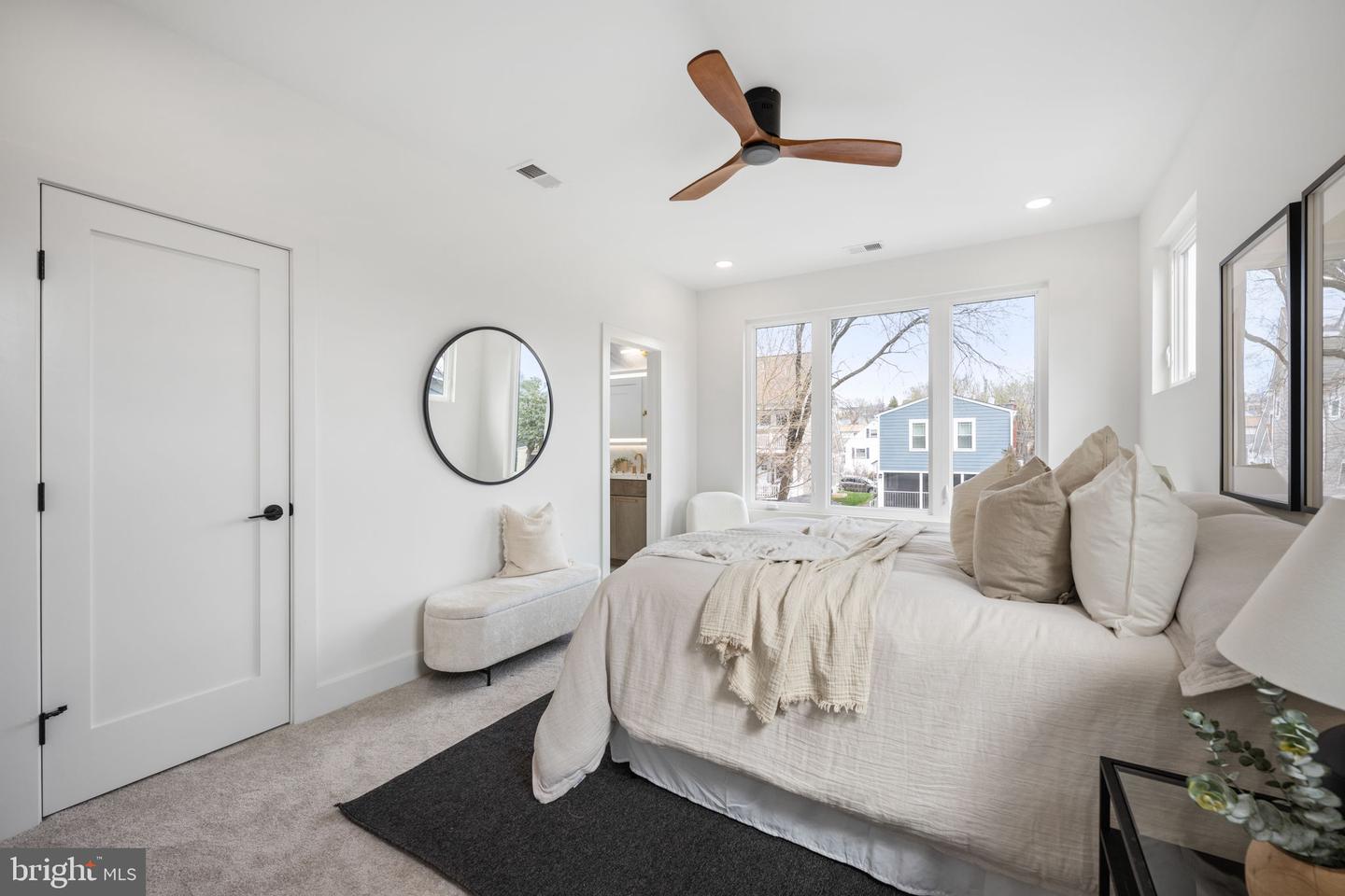 2001 N GEORGE MASON DR, ARLINGTON, Virginia 22207, 6 Bedrooms Bedrooms, ,4 BathroomsBathrooms,Residential,For sale,2001 N GEORGE MASON DR,VAAR2054998 MLS # VAAR2054998
