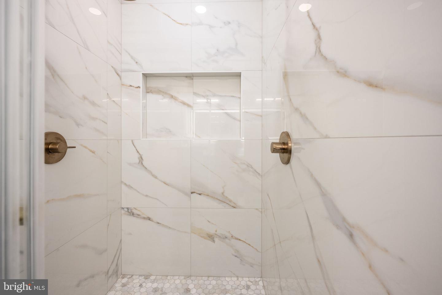 2001 N GEORGE MASON DR, ARLINGTON, Virginia 22207, 6 Bedrooms Bedrooms, ,4 BathroomsBathrooms,Residential,For sale,2001 N GEORGE MASON DR,VAAR2054998 MLS # VAAR2054998