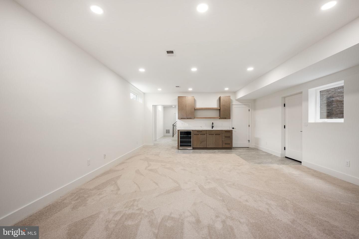 2001 N GEORGE MASON DR, ARLINGTON, Virginia 22207, 6 Bedrooms Bedrooms, ,4 BathroomsBathrooms,Residential,For sale,2001 N GEORGE MASON DR,VAAR2054998 MLS # VAAR2054998