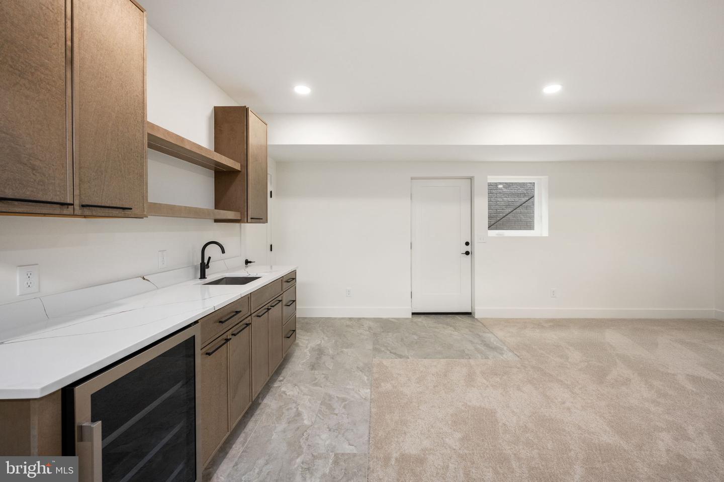 2001 N GEORGE MASON DR, ARLINGTON, Virginia 22207, 6 Bedrooms Bedrooms, ,4 BathroomsBathrooms,Residential,For sale,2001 N GEORGE MASON DR,VAAR2054998 MLS # VAAR2054998