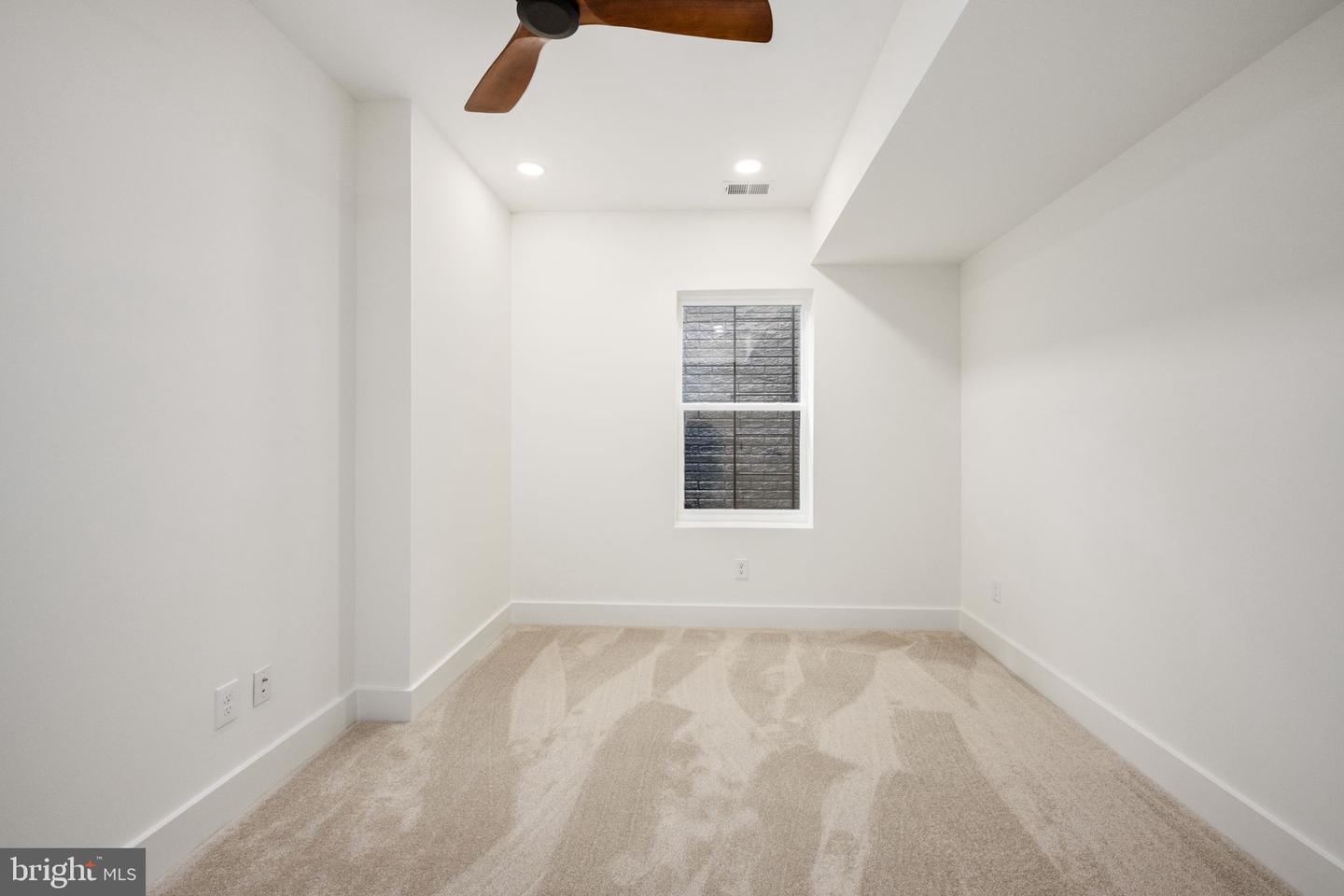 2001 N GEORGE MASON DR, ARLINGTON, Virginia 22207, 6 Bedrooms Bedrooms, ,4 BathroomsBathrooms,Residential,For sale,2001 N GEORGE MASON DR,VAAR2054998 MLS # VAAR2054998