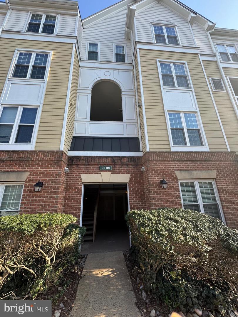 2109 HIGHCOURT LN #203, HERNDON, Virginia 20170, 2 Bedrooms Bedrooms, ,2 BathroomsBathrooms,Residential,For sale,2109 HIGHCOURT LN #203,VAFX2233206 MLS # VAFX2233206
