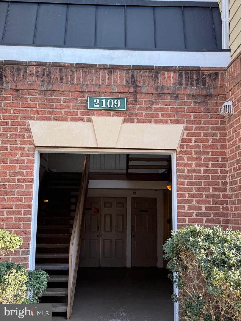 2109 HIGHCOURT LN #203, HERNDON, Virginia 20170, 2 Bedrooms Bedrooms, ,2 BathroomsBathrooms,Residential,For sale,2109 HIGHCOURT LN #203,VAFX2233206 MLS # VAFX2233206