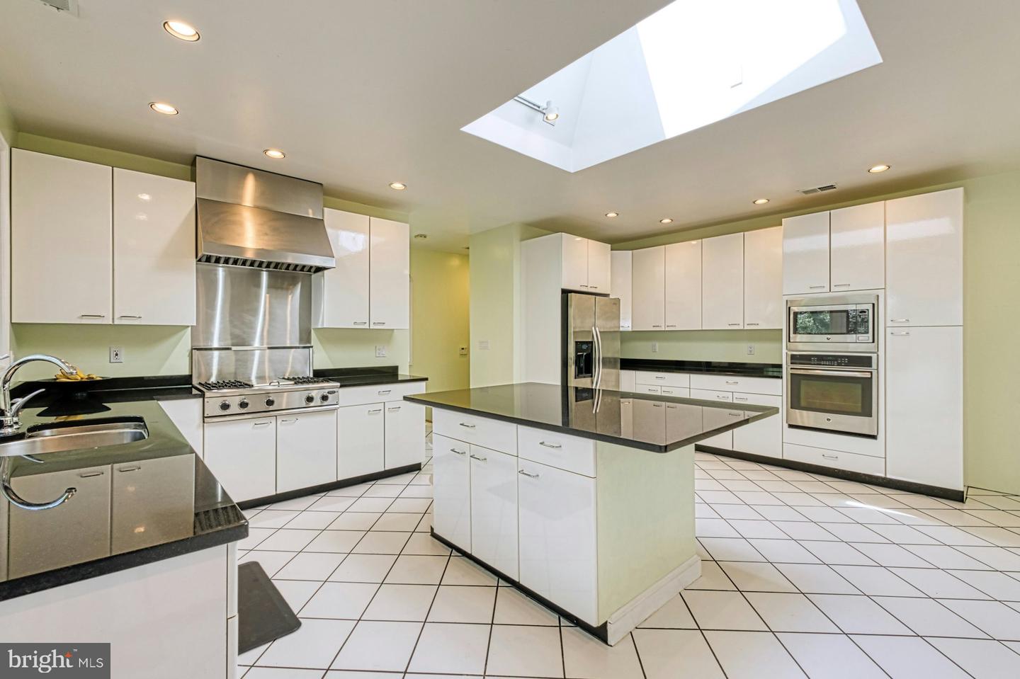 3820 LORCOM LN, ARLINGTON, Virginia 22207, 6 Bedrooms Bedrooms, ,5 BathroomsBathrooms,Residential,For sale,3820 LORCOM LN,VAAR2055870 MLS # VAAR2055870