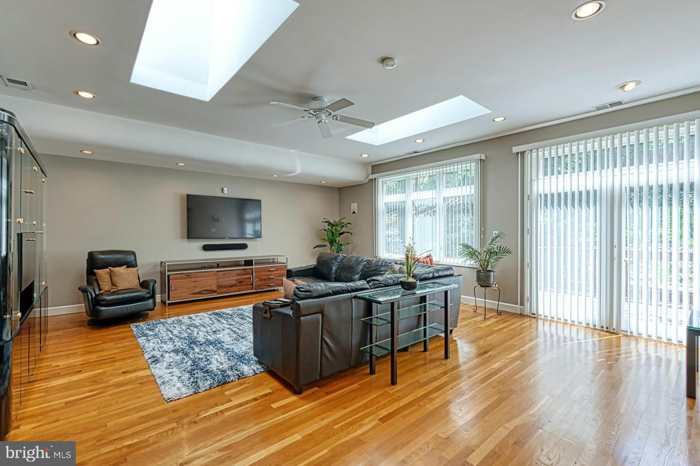 3820 LORCOM LN, ARLINGTON, Virginia 22207, 6 Bedrooms Bedrooms, ,5 BathroomsBathrooms,Residential,For sale,3820 LORCOM LN,VAAR2055870 MLS # VAAR2055870