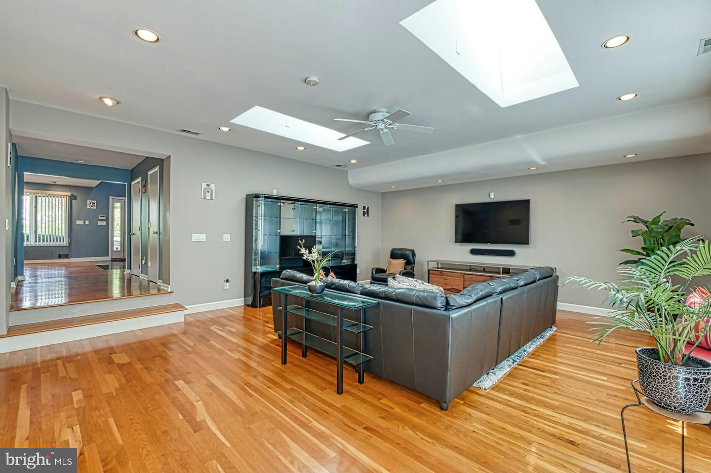 3820 LORCOM LN, ARLINGTON, Virginia 22207, 6 Bedrooms Bedrooms, ,5 BathroomsBathrooms,Residential,For sale,3820 LORCOM LN,VAAR2055870 MLS # VAAR2055870