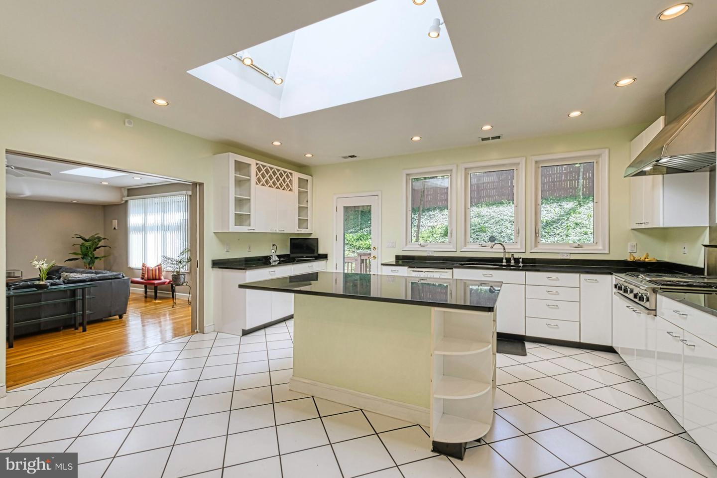 3820 LORCOM LN, ARLINGTON, Virginia 22207, 6 Bedrooms Bedrooms, ,5 BathroomsBathrooms,Residential,For sale,3820 LORCOM LN,VAAR2055870 MLS # VAAR2055870