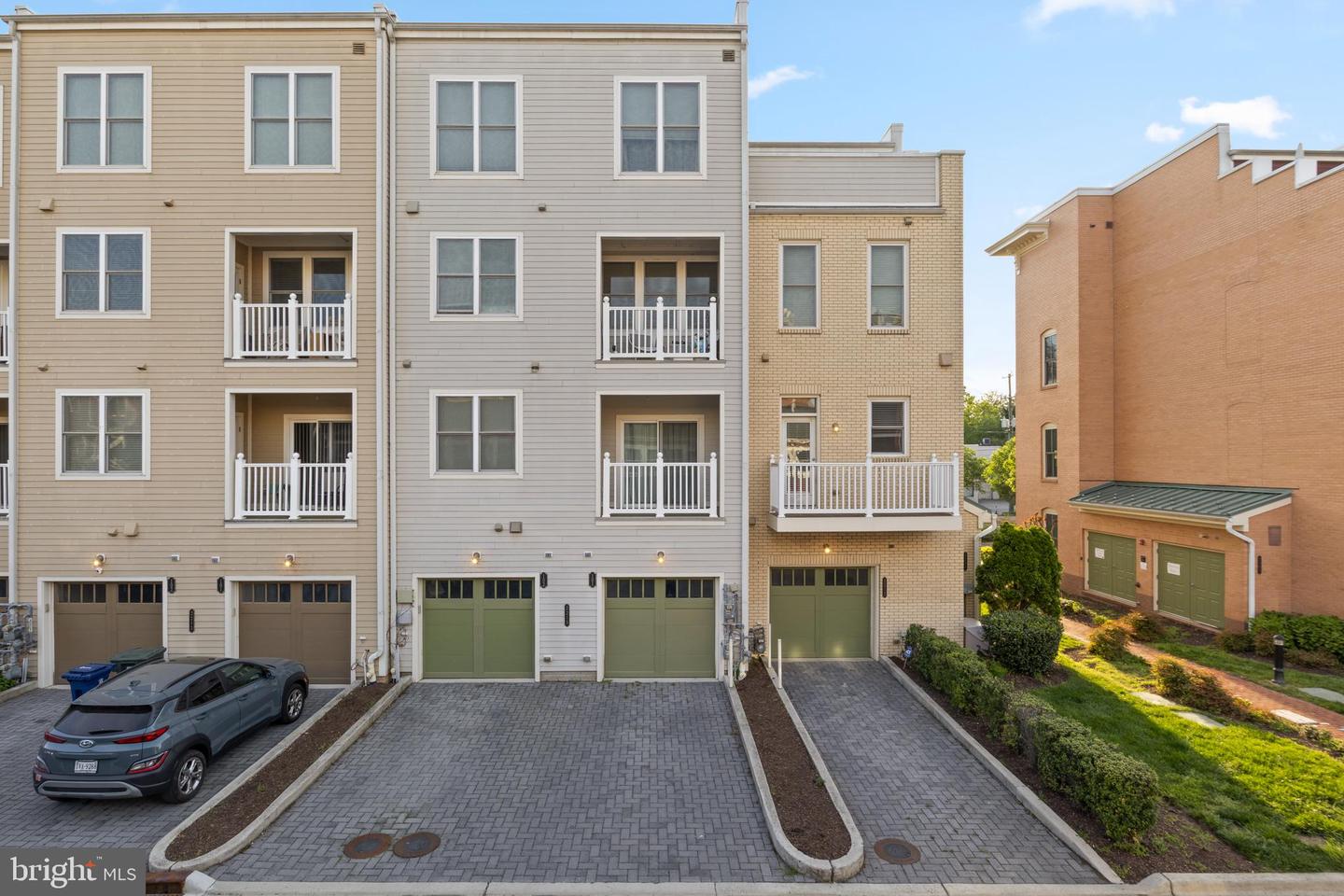 2215 RICHMOND HWY #101, ALEXANDRIA, Virginia 22301, 3 Bedrooms Bedrooms, ,2 BathroomsBathrooms,Residential,For sale,2215 RICHMOND HWY #101,VAAX2044120 MLS # VAAX2044120
