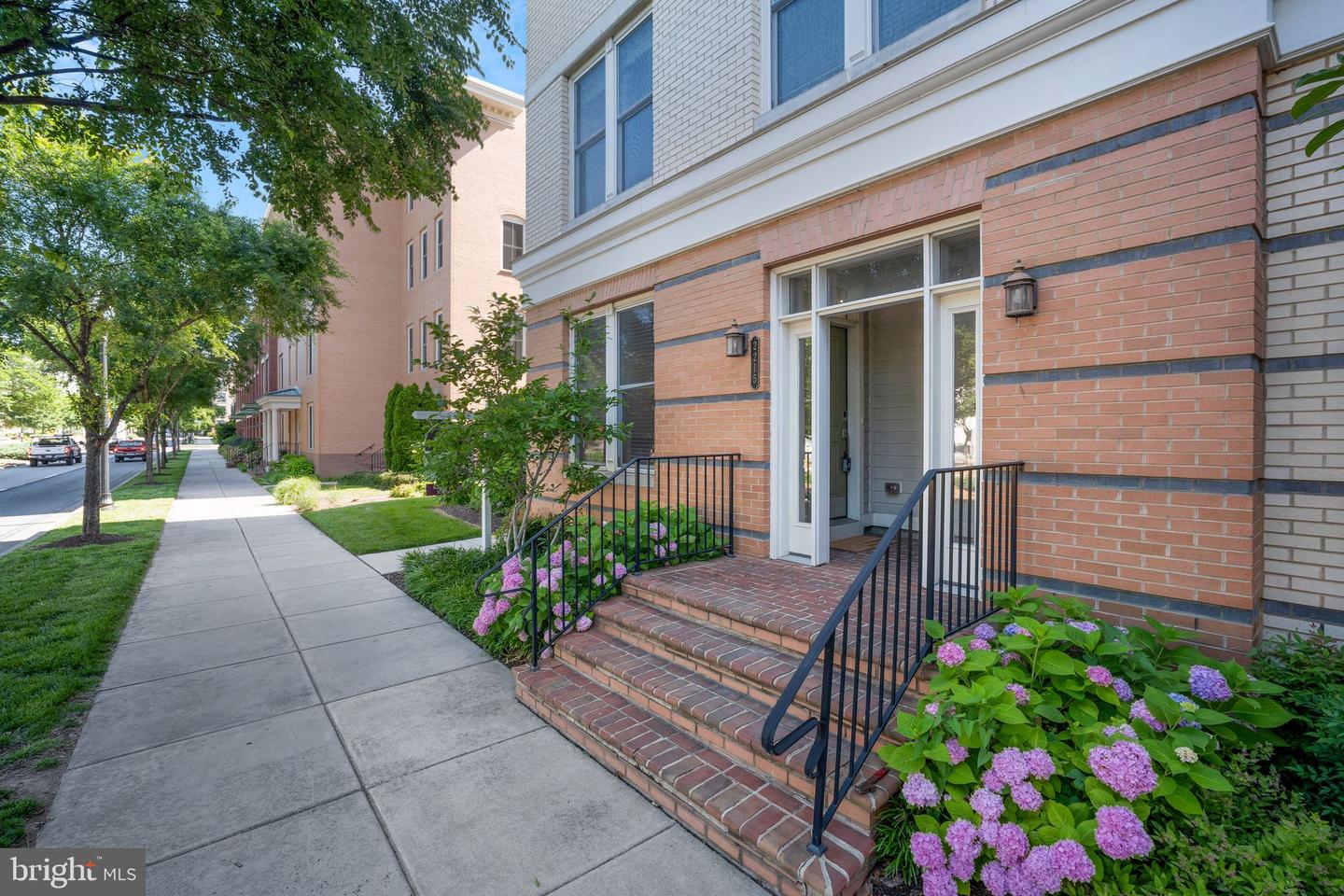 2215 RICHMOND HWY #101, ALEXANDRIA, Virginia 22301, 3 Bedrooms Bedrooms, ,2 BathroomsBathrooms,Residential,For sale,2215 RICHMOND HWY #101,VAAX2044120 MLS # VAAX2044120