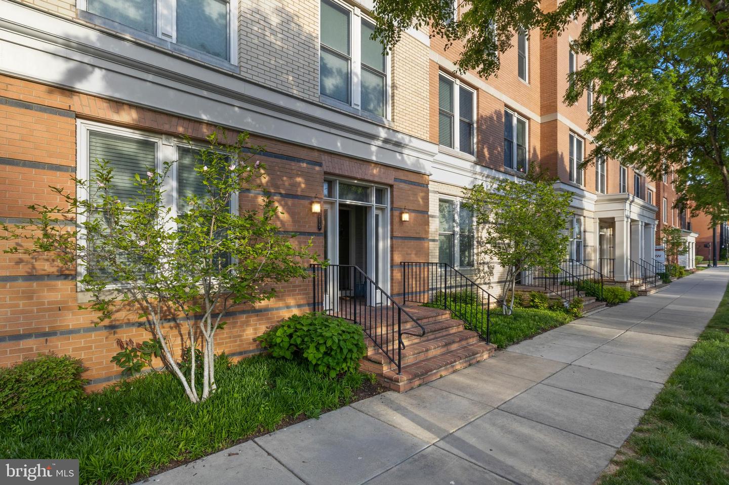 2215 RICHMOND HWY #101, ALEXANDRIA, Virginia 22301, 3 Bedrooms Bedrooms, ,2 BathroomsBathrooms,Residential,For sale,2215 RICHMOND HWY #101,VAAX2044120 MLS # VAAX2044120
