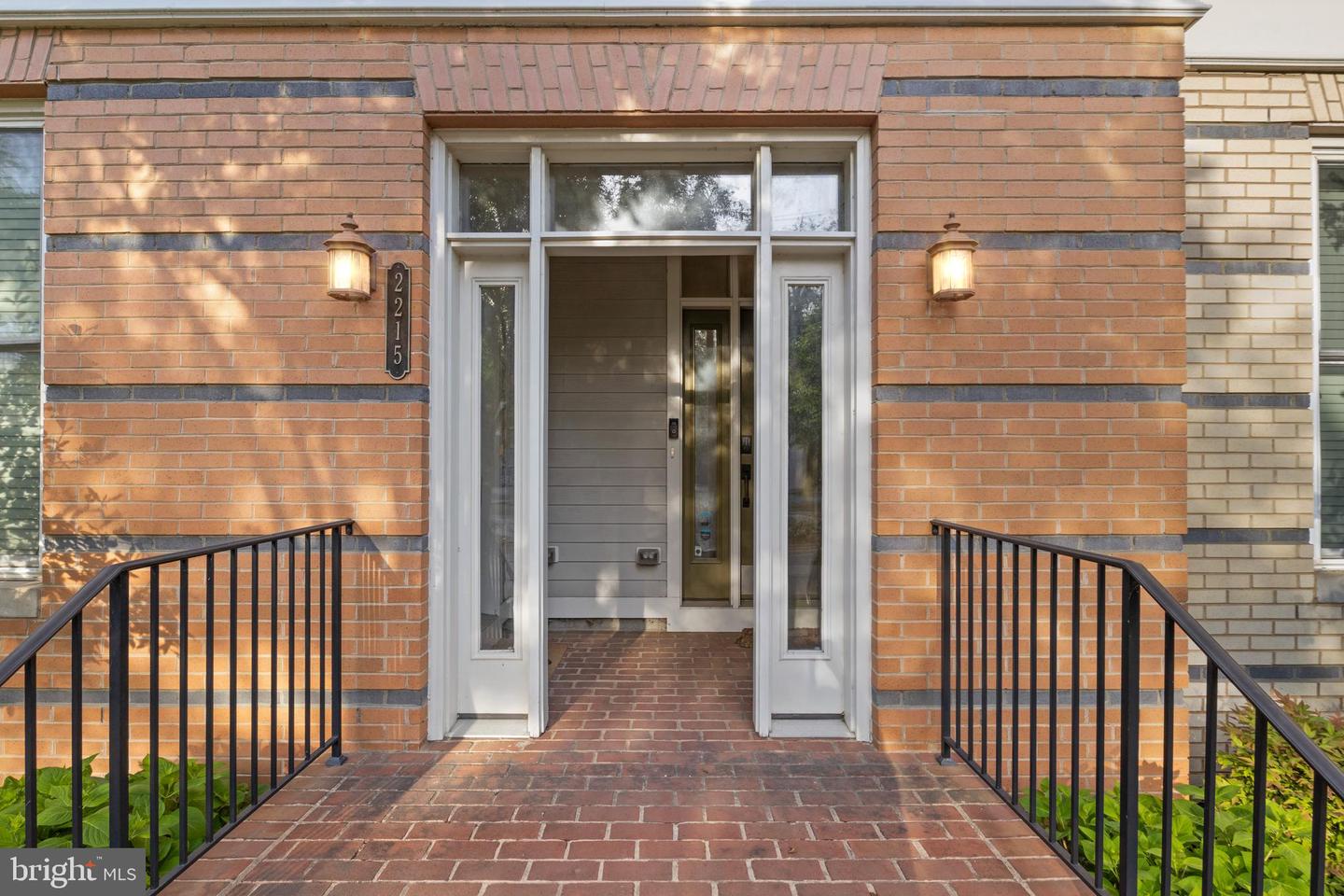 2215 RICHMOND HWY #101, ALEXANDRIA, Virginia 22301, 3 Bedrooms Bedrooms, ,2 BathroomsBathrooms,Residential,For sale,2215 RICHMOND HWY #101,VAAX2044120 MLS # VAAX2044120