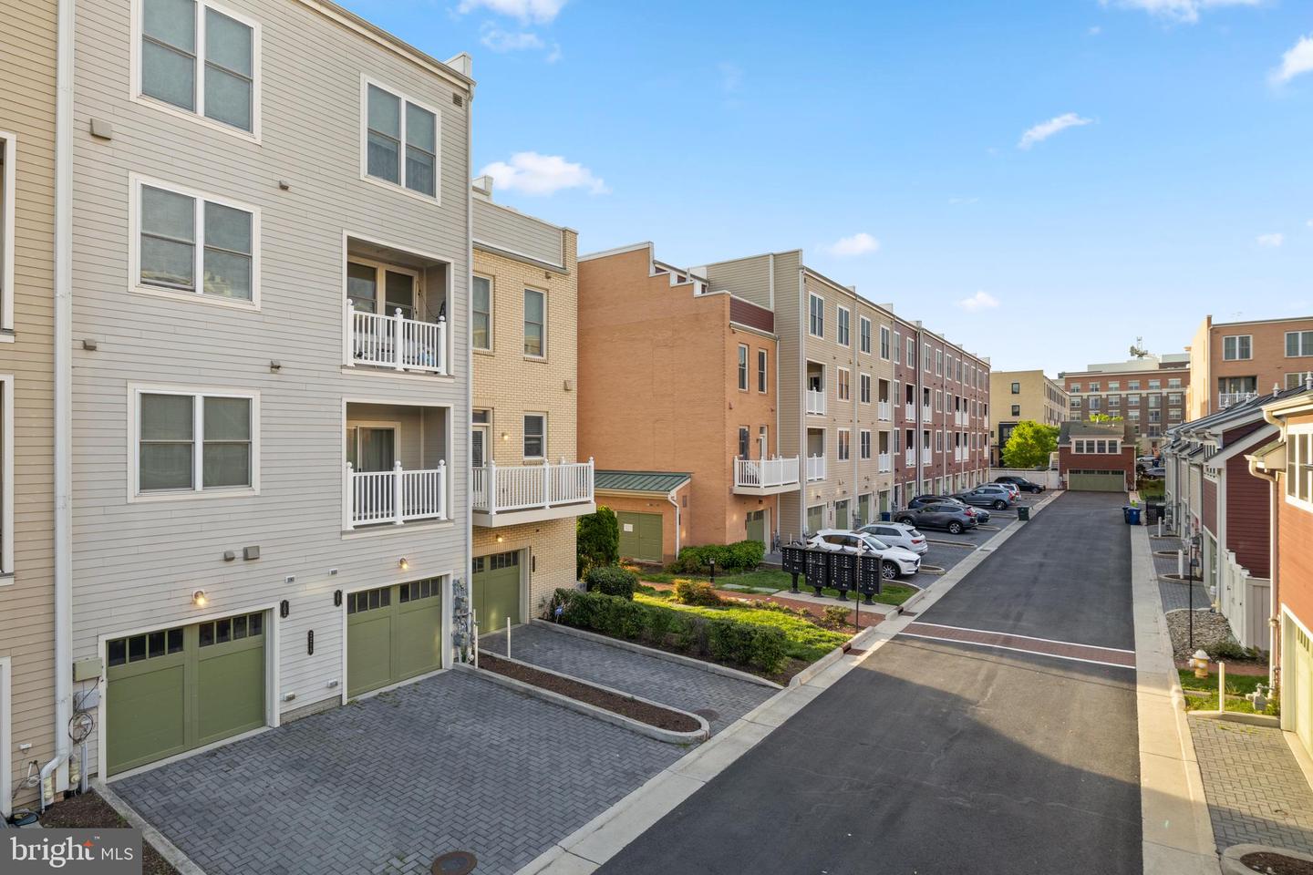 2215 RICHMOND HWY #101, ALEXANDRIA, Virginia 22301, 3 Bedrooms Bedrooms, ,2 BathroomsBathrooms,Residential,For sale,2215 RICHMOND HWY #101,VAAX2044120 MLS # VAAX2044120