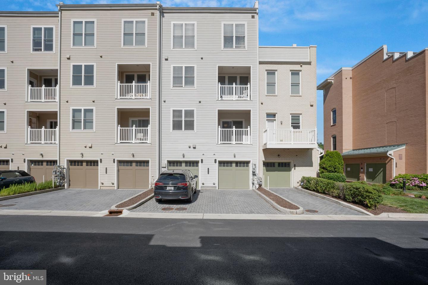 2215 RICHMOND HWY #101, ALEXANDRIA, Virginia 22301, 3 Bedrooms Bedrooms, ,2 BathroomsBathrooms,Residential,For sale,2215 RICHMOND HWY #101,VAAX2044120 MLS # VAAX2044120