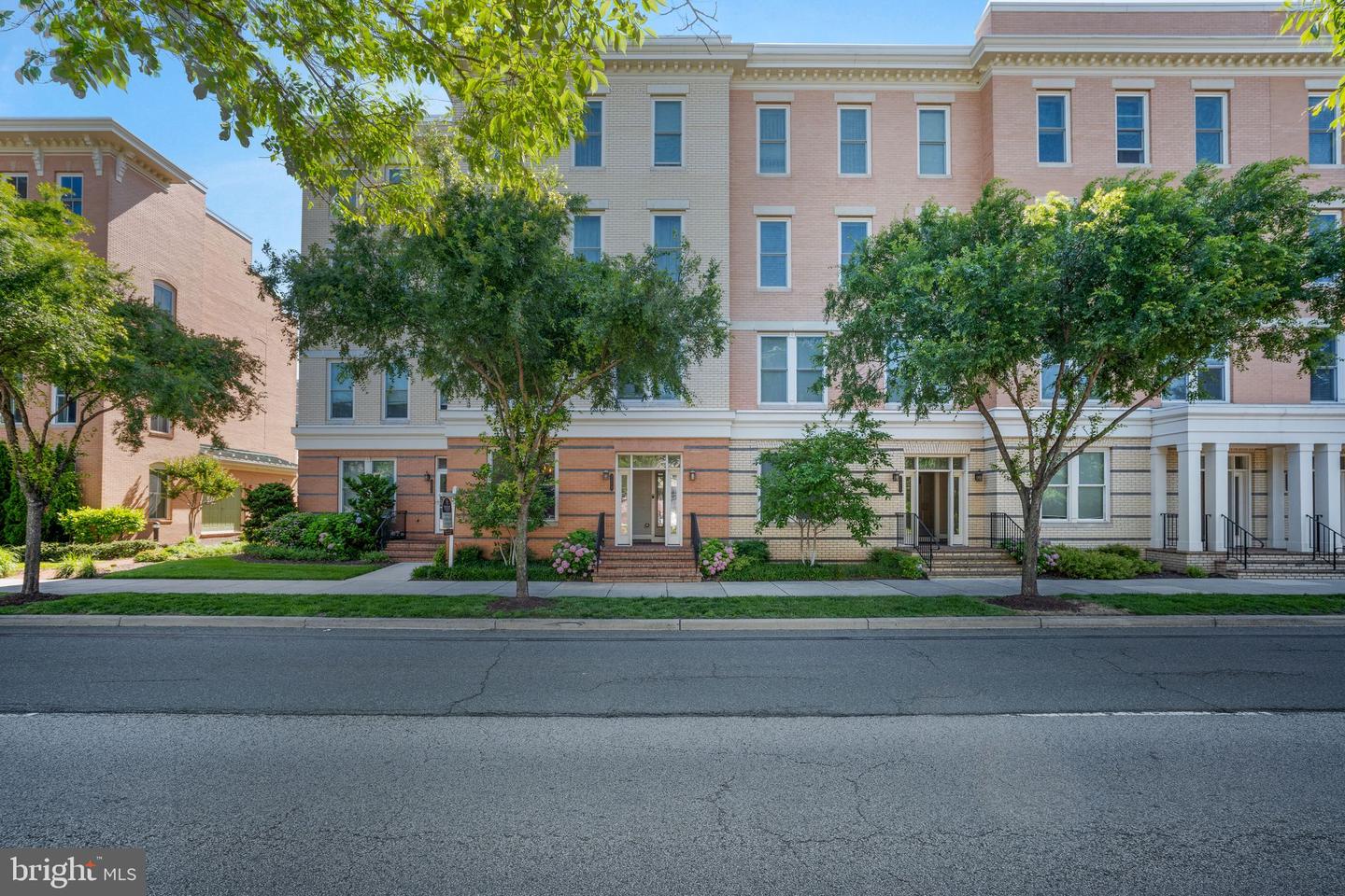 2215 RICHMOND HWY #101, ALEXANDRIA, Virginia 22301, 3 Bedrooms Bedrooms, ,2 BathroomsBathrooms,Residential,For sale,2215 RICHMOND HWY #101,VAAX2044120 MLS # VAAX2044120