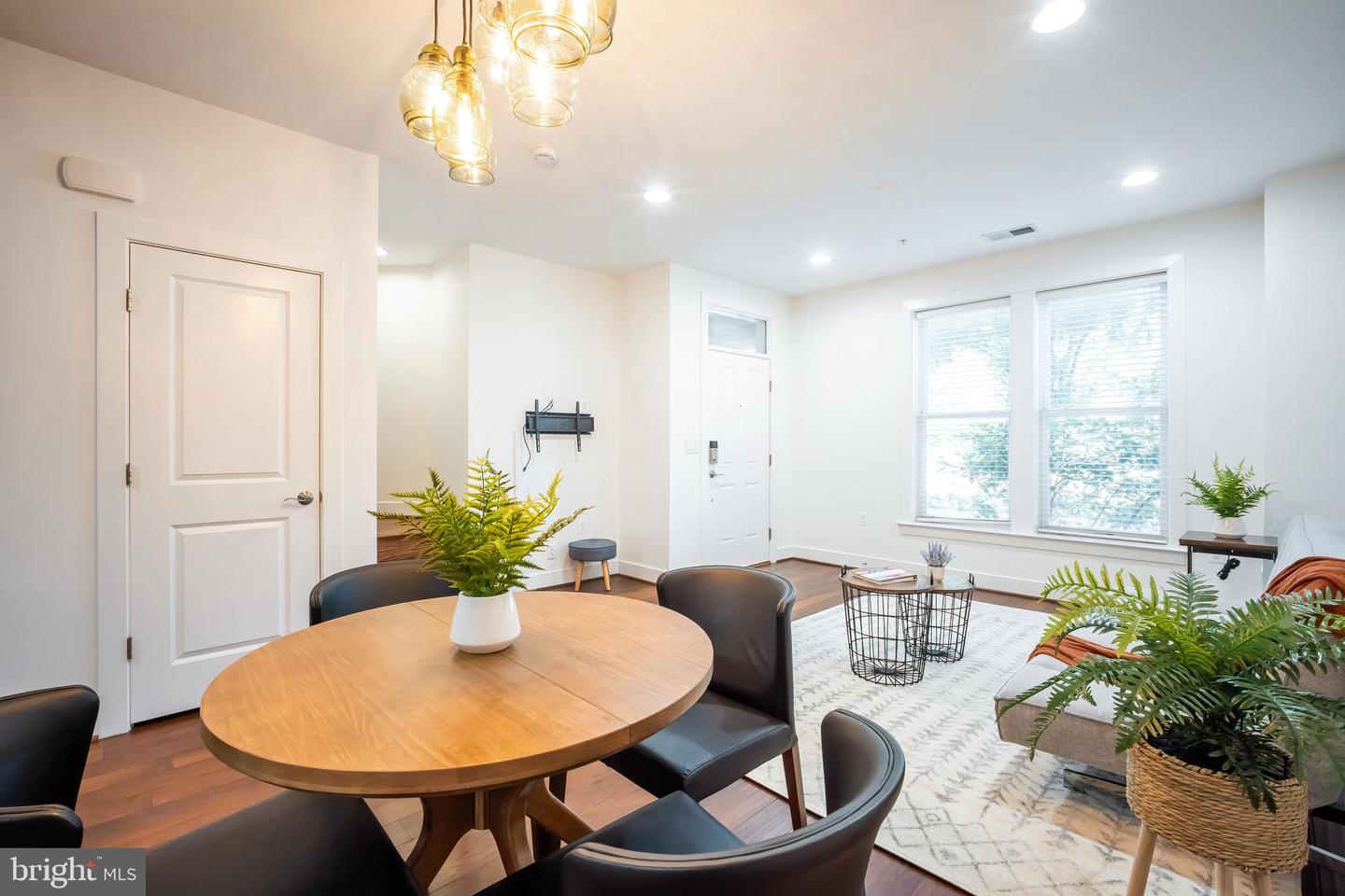 2215 RICHMOND HWY #101, ALEXANDRIA, Virginia 22301, 3 Bedrooms Bedrooms, ,2 BathroomsBathrooms,Residential,For sale,2215 RICHMOND HWY #101,VAAX2044120 MLS # VAAX2044120