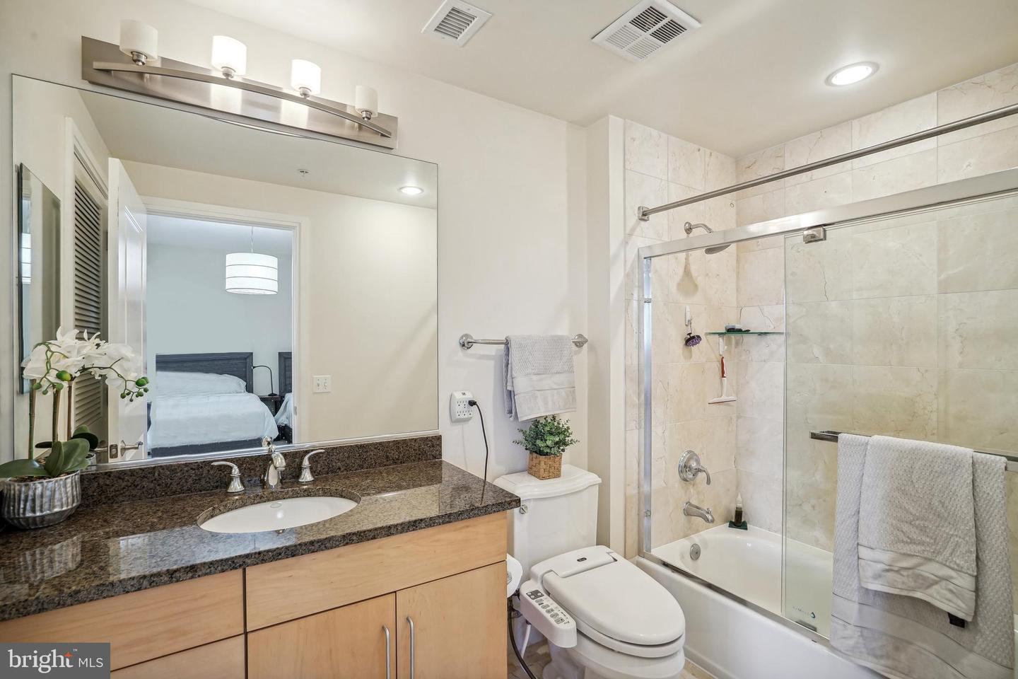 8220 CRESTWOOD HEIGHTS DR #1403, MCLEAN, Virginia 22102, 1 Bedroom Bedrooms, 4 Rooms Rooms,2 BathroomsBathrooms,Residential,For sale,8220 CRESTWOOD HEIGHTS DR #1403,VAFX2235494 MLS # VAFX2235494