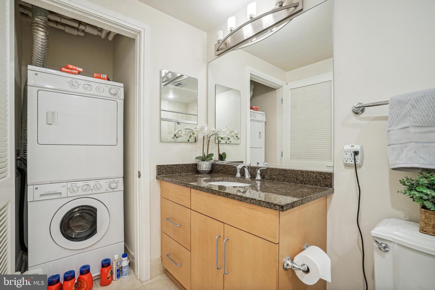 8220 CRESTWOOD HEIGHTS DR #1403, MCLEAN, Virginia 22102, 1 Bedroom Bedrooms, 4 Rooms Rooms,2 BathroomsBathrooms,Residential,For sale,8220 CRESTWOOD HEIGHTS DR #1403,VAFX2235494 MLS # VAFX2235494