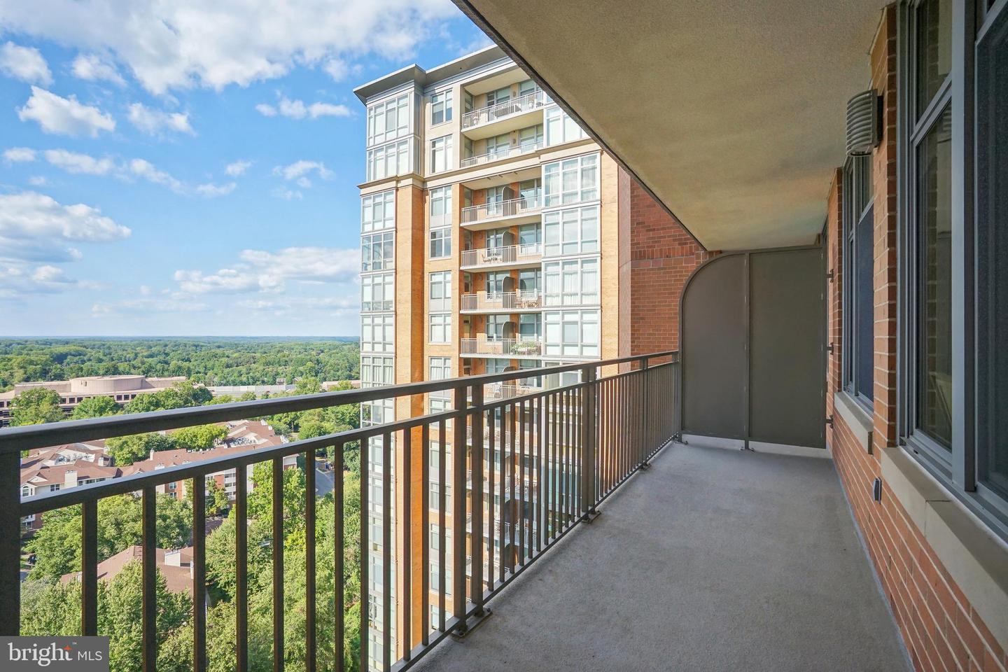 8220 CRESTWOOD HEIGHTS DR #1403, MCLEAN, Virginia 22102, 1 Bedroom Bedrooms, 4 Rooms Rooms,2 BathroomsBathrooms,Residential,For sale,8220 CRESTWOOD HEIGHTS DR #1403,VAFX2235494 MLS # VAFX2235494