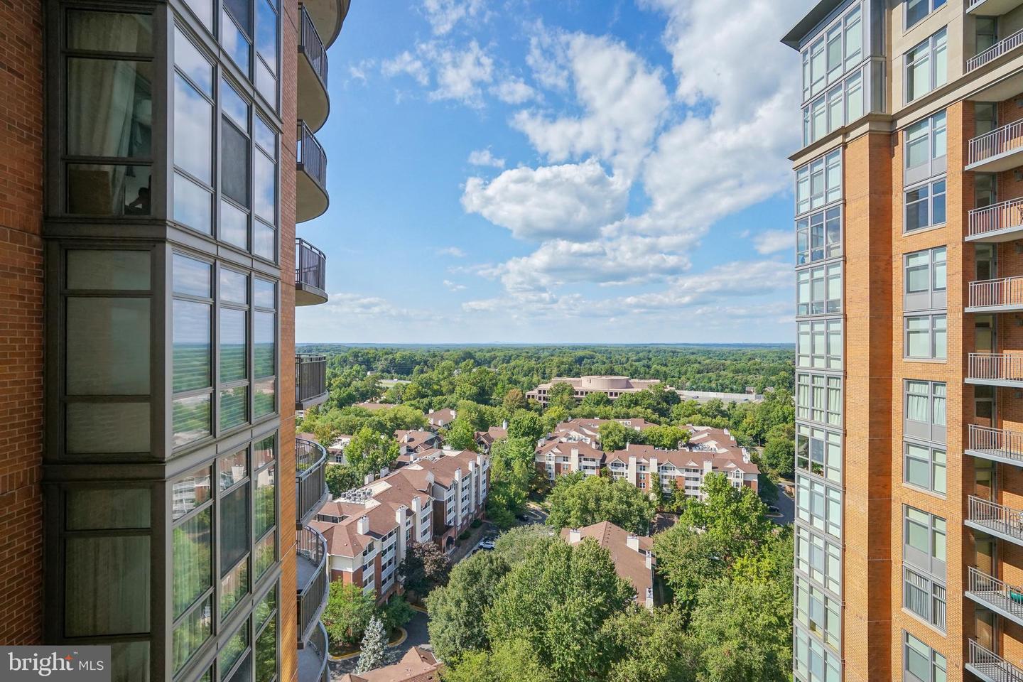 8220 CRESTWOOD HEIGHTS DR #1403, MCLEAN, Virginia 22102, 1 Bedroom Bedrooms, 4 Rooms Rooms,2 BathroomsBathrooms,Residential,For sale,8220 CRESTWOOD HEIGHTS DR #1403,VAFX2235494 MLS # VAFX2235494