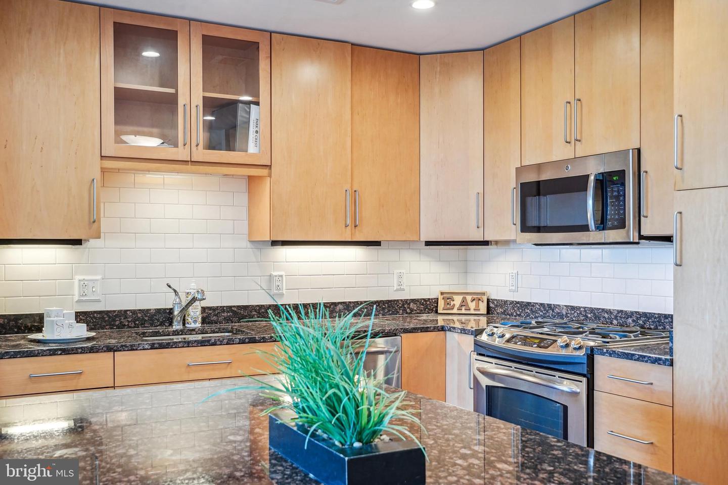8220 CRESTWOOD HEIGHTS DR #1403, MCLEAN, Virginia 22102, 1 Bedroom Bedrooms, 4 Rooms Rooms,2 BathroomsBathrooms,Residential,For sale,8220 CRESTWOOD HEIGHTS DR #1403,VAFX2235494 MLS # VAFX2235494