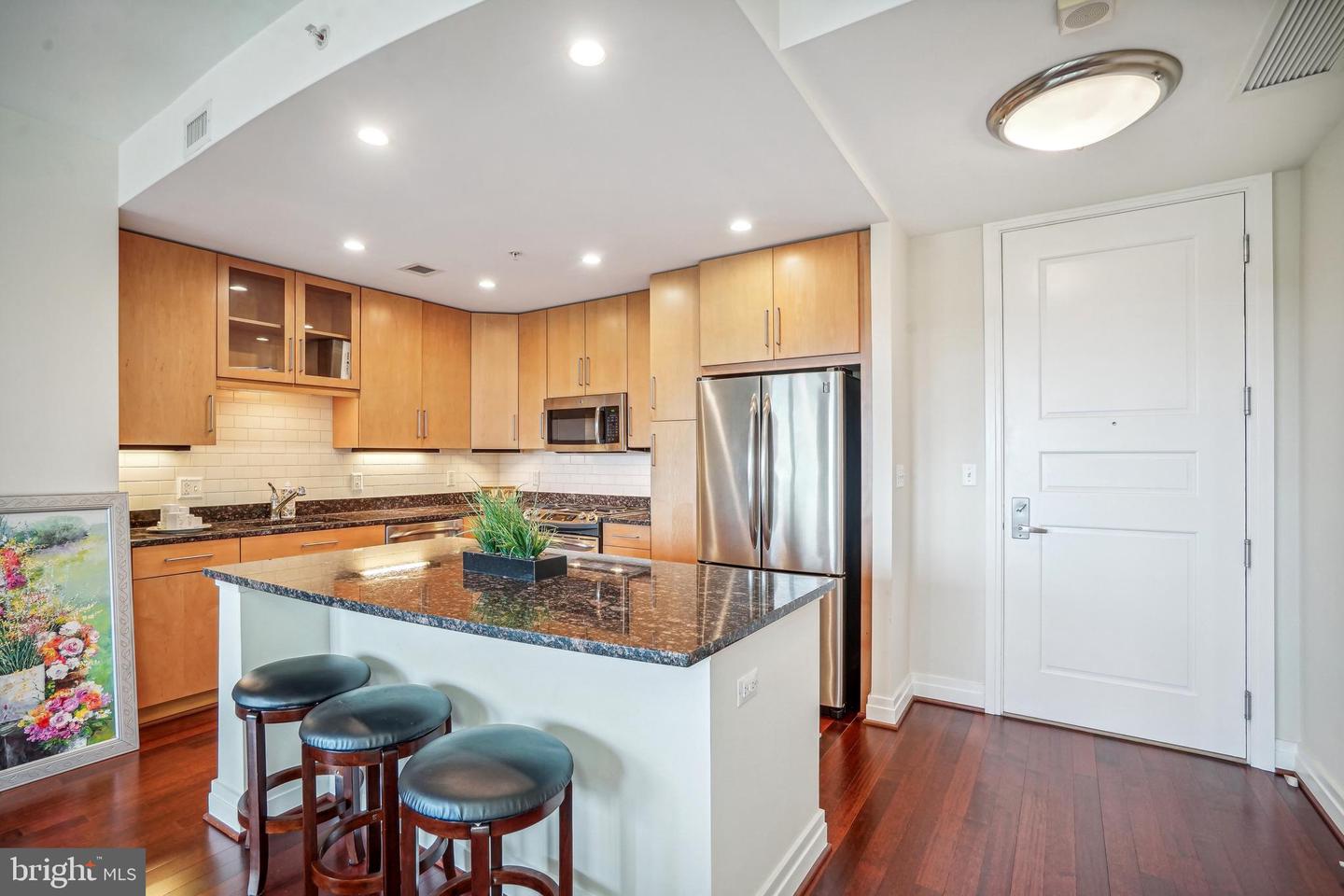 8220 CRESTWOOD HEIGHTS DR #1403, MCLEAN, Virginia 22102, 1 Bedroom Bedrooms, 4 Rooms Rooms,2 BathroomsBathrooms,Residential,For sale,8220 CRESTWOOD HEIGHTS DR #1403,VAFX2235494 MLS # VAFX2235494