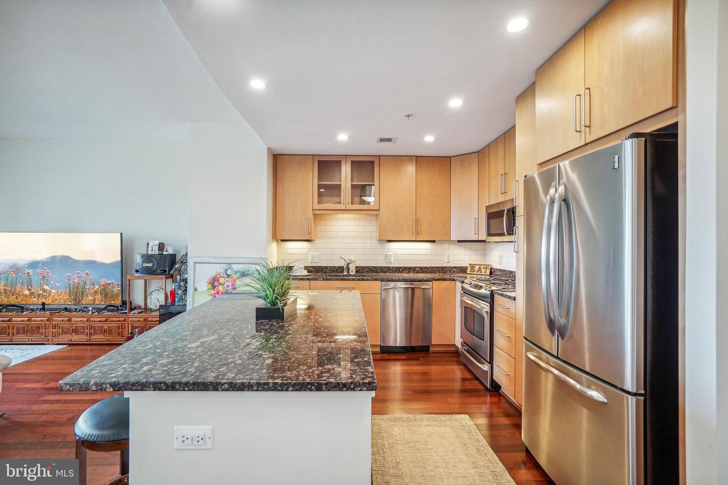 8220 CRESTWOOD HEIGHTS DR #1403, MCLEAN, Virginia 22102, 1 Bedroom Bedrooms, 4 Rooms Rooms,2 BathroomsBathrooms,Residential,For sale,8220 CRESTWOOD HEIGHTS DR #1403,VAFX2235494 MLS # VAFX2235494