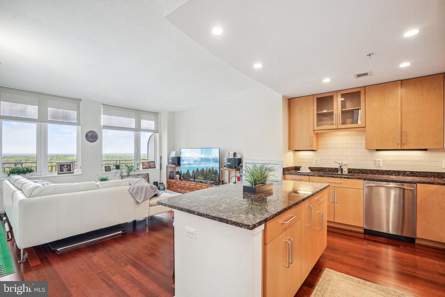 8220 CRESTWOOD HEIGHTS DR #1403, MCLEAN, Virginia 22102, 1 Bedroom Bedrooms, 4 Rooms Rooms,2 BathroomsBathrooms,Residential,For sale,8220 CRESTWOOD HEIGHTS DR #1403,VAFX2235494 MLS # VAFX2235494
