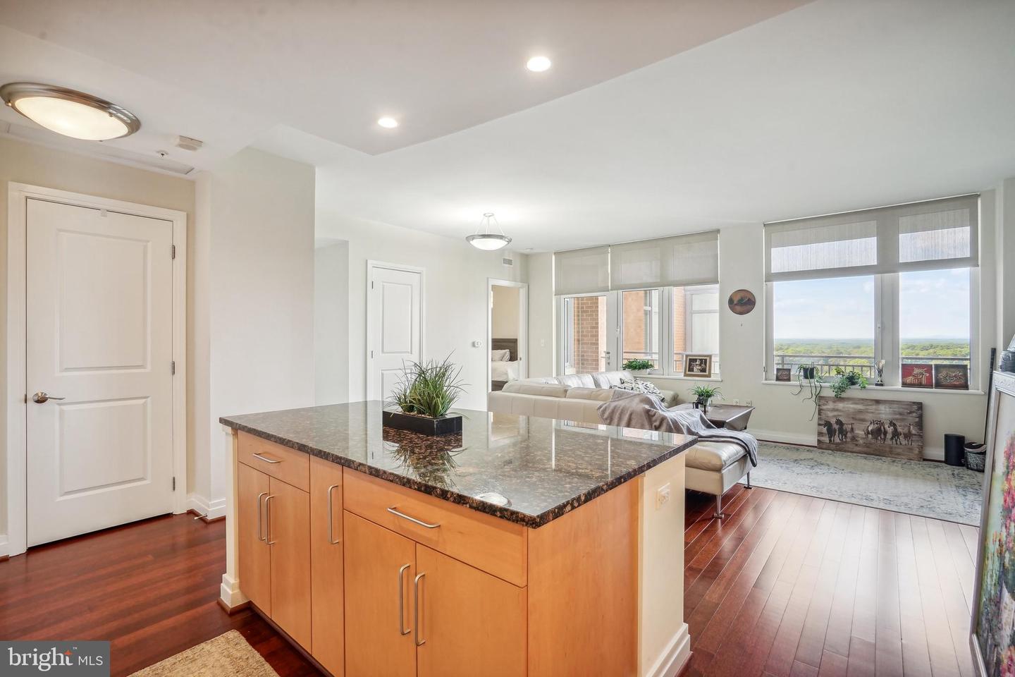 8220 CRESTWOOD HEIGHTS DR #1403, MCLEAN, Virginia 22102, 1 Bedroom Bedrooms, 4 Rooms Rooms,2 BathroomsBathrooms,Residential,For sale,8220 CRESTWOOD HEIGHTS DR #1403,VAFX2235494 MLS # VAFX2235494