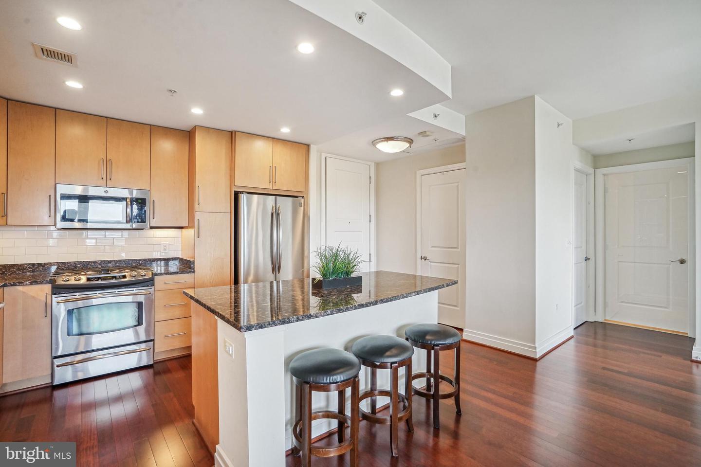 8220 CRESTWOOD HEIGHTS DR #1403, MCLEAN, Virginia 22102, 1 Bedroom Bedrooms, 4 Rooms Rooms,2 BathroomsBathrooms,Residential,For sale,8220 CRESTWOOD HEIGHTS DR #1403,VAFX2235494 MLS # VAFX2235494
