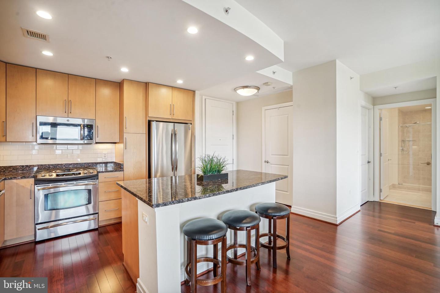 8220 CRESTWOOD HEIGHTS DR #1403, MCLEAN, Virginia 22102, 1 Bedroom Bedrooms, 4 Rooms Rooms,2 BathroomsBathrooms,Residential,For sale,8220 CRESTWOOD HEIGHTS DR #1403,VAFX2235494 MLS # VAFX2235494