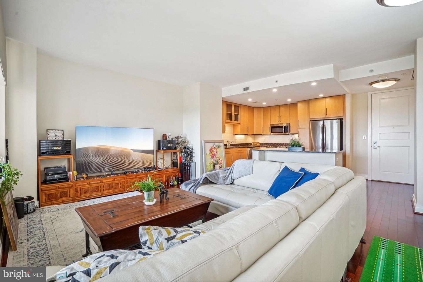 8220 CRESTWOOD HEIGHTS DR #1403, MCLEAN, Virginia 22102, 1 Bedroom Bedrooms, 4 Rooms Rooms,2 BathroomsBathrooms,Residential,For sale,8220 CRESTWOOD HEIGHTS DR #1403,VAFX2235494 MLS # VAFX2235494