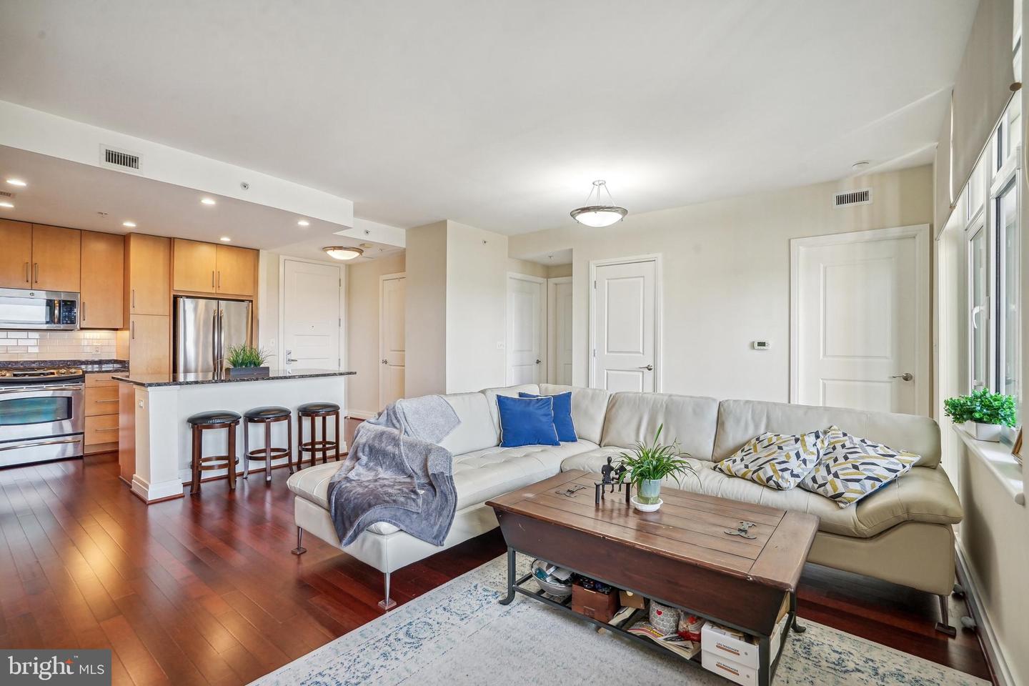 8220 CRESTWOOD HEIGHTS DR #1403, MCLEAN, Virginia 22102, 1 Bedroom Bedrooms, 4 Rooms Rooms,2 BathroomsBathrooms,Residential,For sale,8220 CRESTWOOD HEIGHTS DR #1403,VAFX2235494 MLS # VAFX2235494