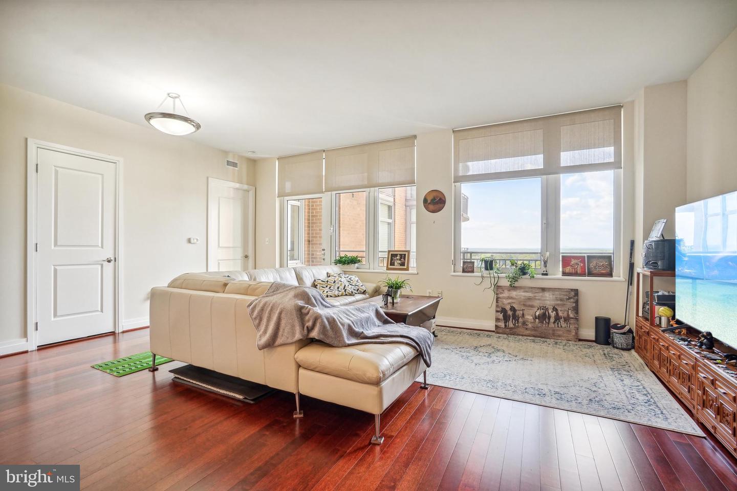 8220 CRESTWOOD HEIGHTS DR #1403, MCLEAN, Virginia 22102, 1 Bedroom Bedrooms, 4 Rooms Rooms,2 BathroomsBathrooms,Residential,For sale,8220 CRESTWOOD HEIGHTS DR #1403,VAFX2235494 MLS # VAFX2235494