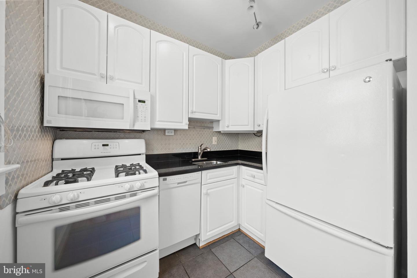 3022 WISCONSIN AVE NW #103, WASHINGTON, District Of Columbia 20016, 1 Bedroom Bedrooms, ,1 BathroomBathrooms,Residential,For sale,3022 WISCONSIN AVE NW #103,DCDC2196488 MLS # DCDC2196488