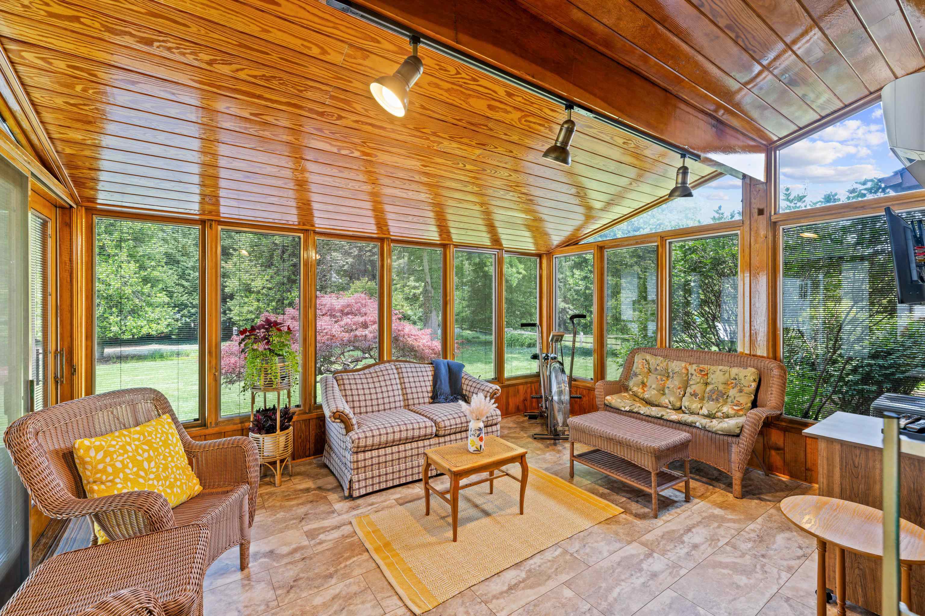 1515 RED TOP ORCHARD RD, WAYNESBORO, Virginia 22980, 3 Bedrooms Bedrooms, ,2 BathroomsBathrooms,Residential,1515 RED TOP ORCHARD RD,665355 MLS # 665355