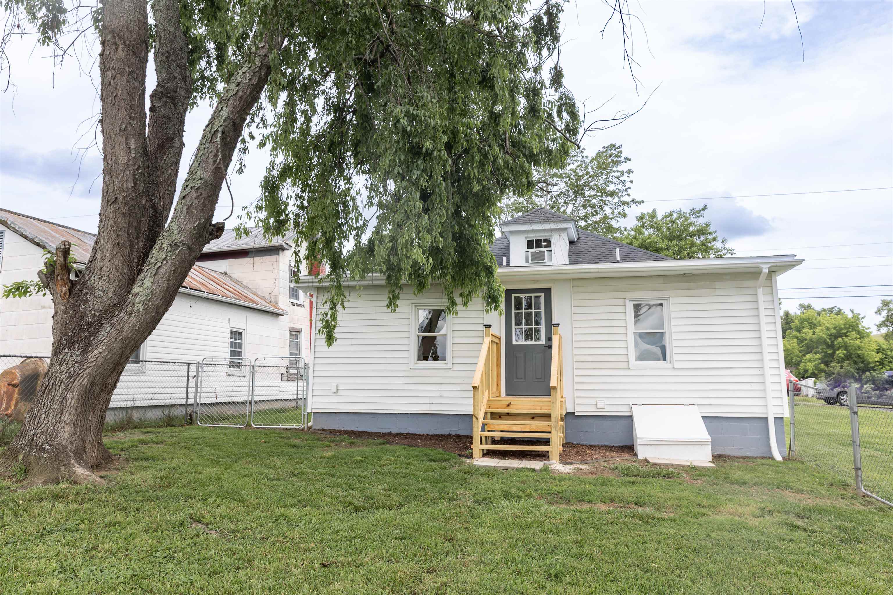 519 ARPIA ST, LEXINGTON, Virginia 24450, 2 Bedrooms Bedrooms, ,2 BathroomsBathrooms,Residential,519 ARPIA ST,665372 MLS # 665372