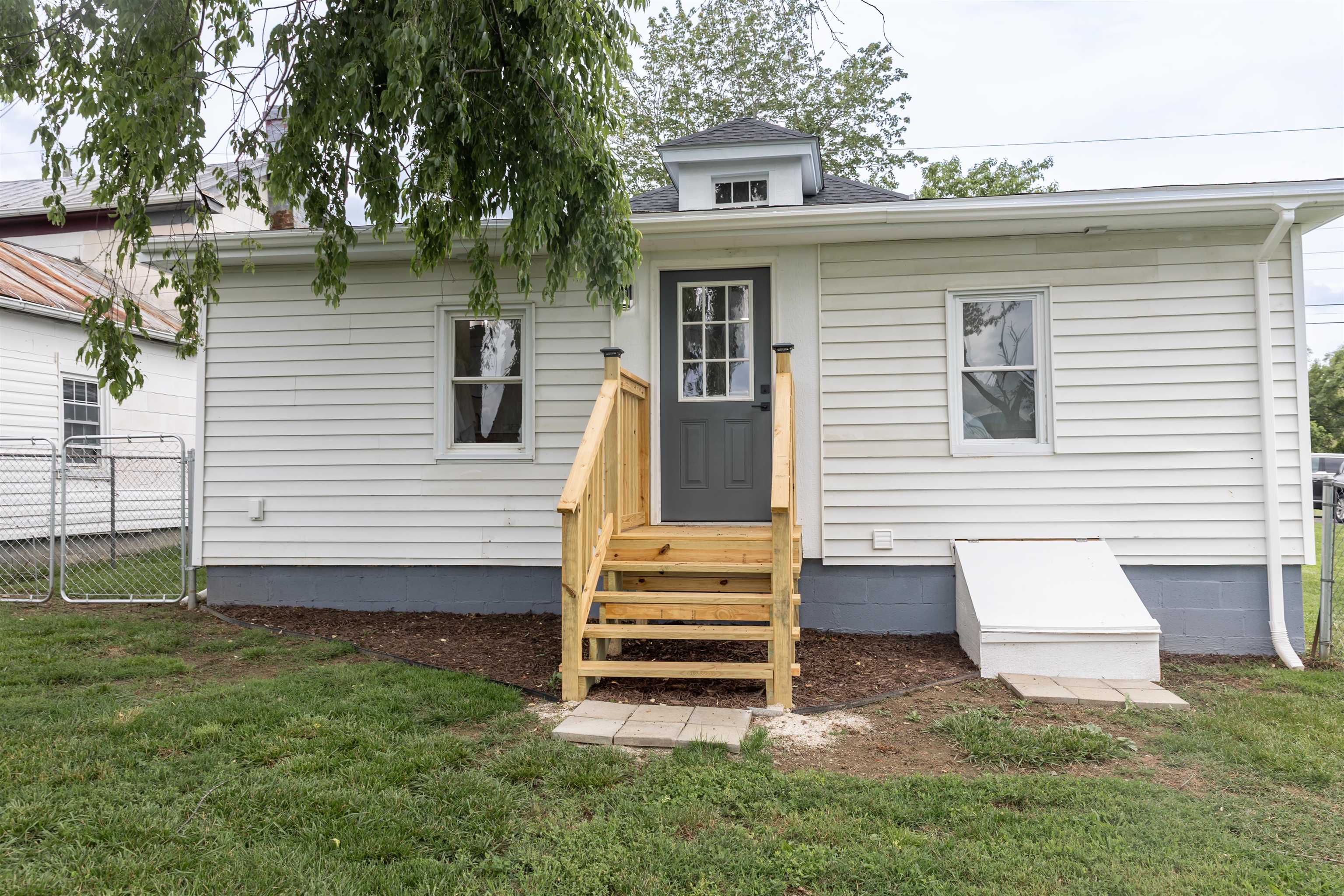 519 ARPIA ST, LEXINGTON, Virginia 24450, 2 Bedrooms Bedrooms, ,2 BathroomsBathrooms,Residential,519 ARPIA ST,665372 MLS # 665372