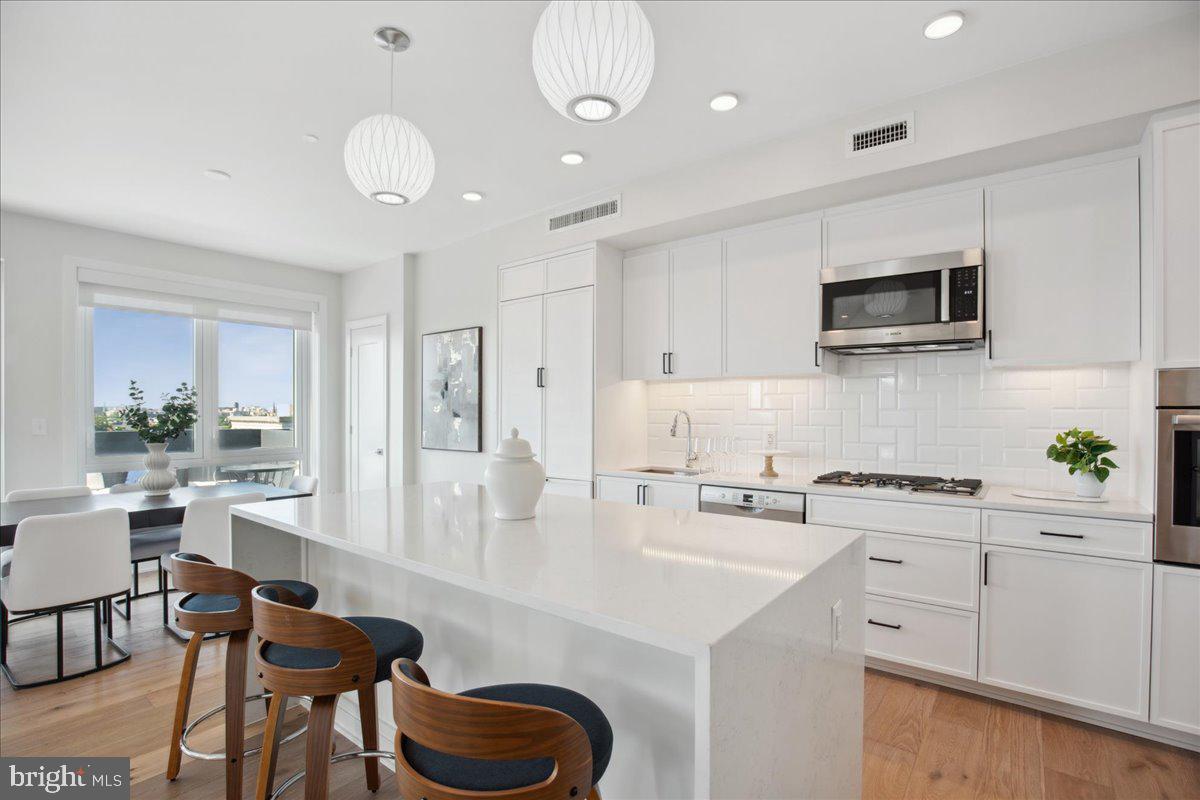 923 V ST NW #601, WASHINGTON, District Of Columbia 20001, 2 Bedrooms Bedrooms, ,2 BathroomsBathrooms,Residential,For sale,923 V ST NW #601,DCDC2198590 MLS # DCDC2198590