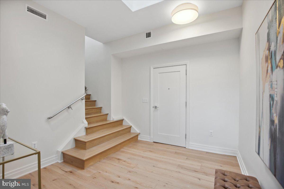923 V ST NW #601, WASHINGTON, District Of Columbia 20001, 2 Bedrooms Bedrooms, ,2 BathroomsBathrooms,Residential,For sale,923 V ST NW #601,DCDC2198590 MLS # DCDC2198590