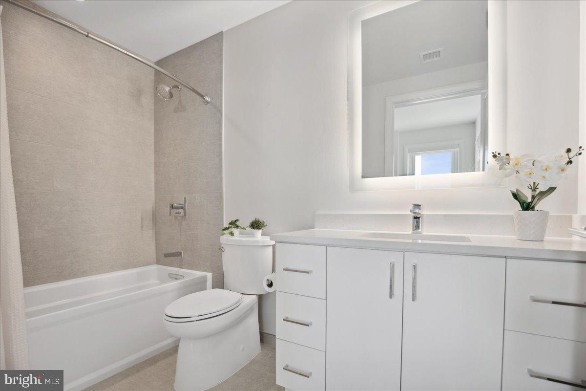 923 V ST NW #601, WASHINGTON, District Of Columbia 20001, 2 Bedrooms Bedrooms, ,2 BathroomsBathrooms,Residential,For sale,923 V ST NW #601,DCDC2198590 MLS # DCDC2198590