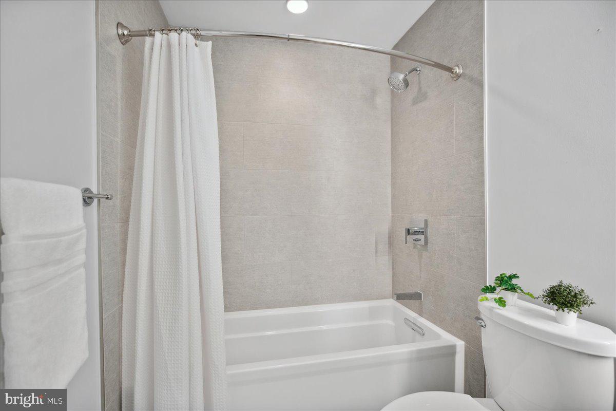 923 V ST NW #601, WASHINGTON, District Of Columbia 20001, 2 Bedrooms Bedrooms, ,2 BathroomsBathrooms,Residential,For sale,923 V ST NW #601,DCDC2198590 MLS # DCDC2198590